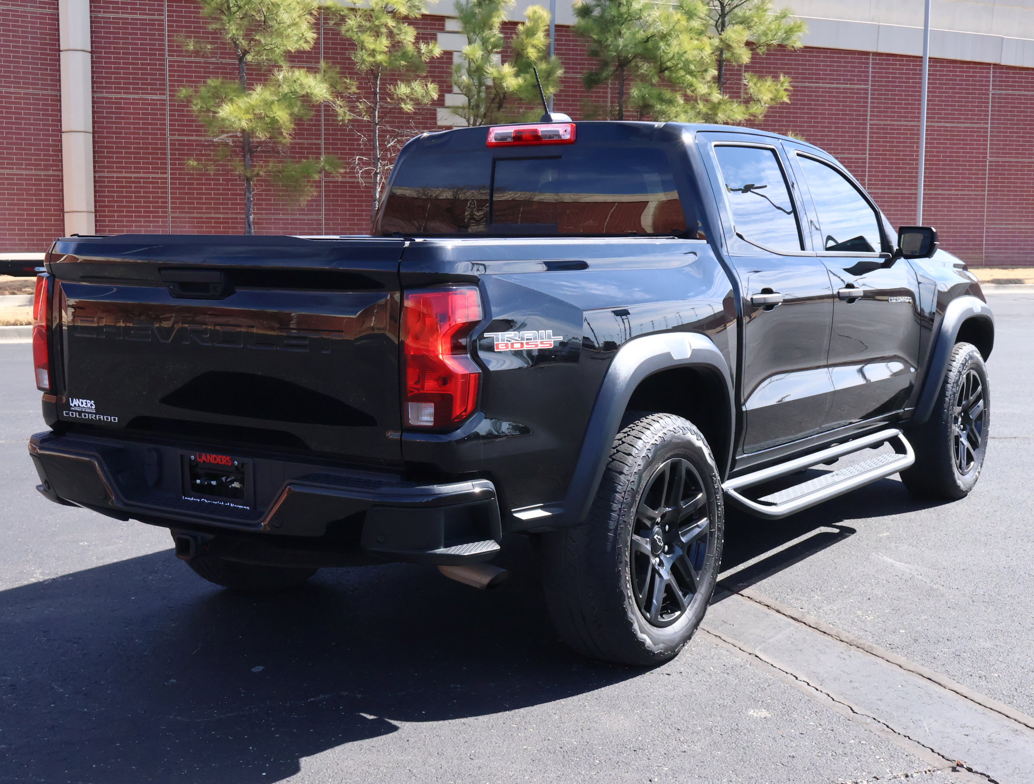 Used 2023 Chevrolet Colorado Trail Boss w/ Technology Package image 30