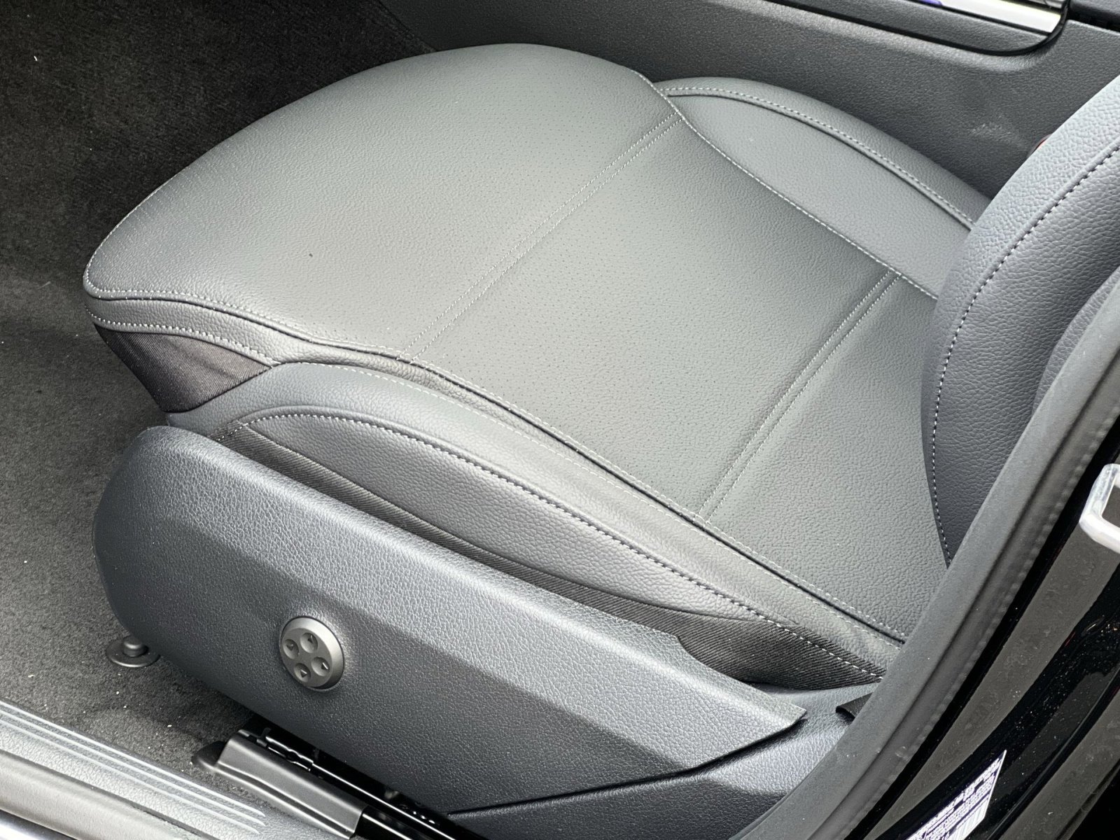 New 2026 Mercedes-Benz C 300 4MATIC Sedan image 12