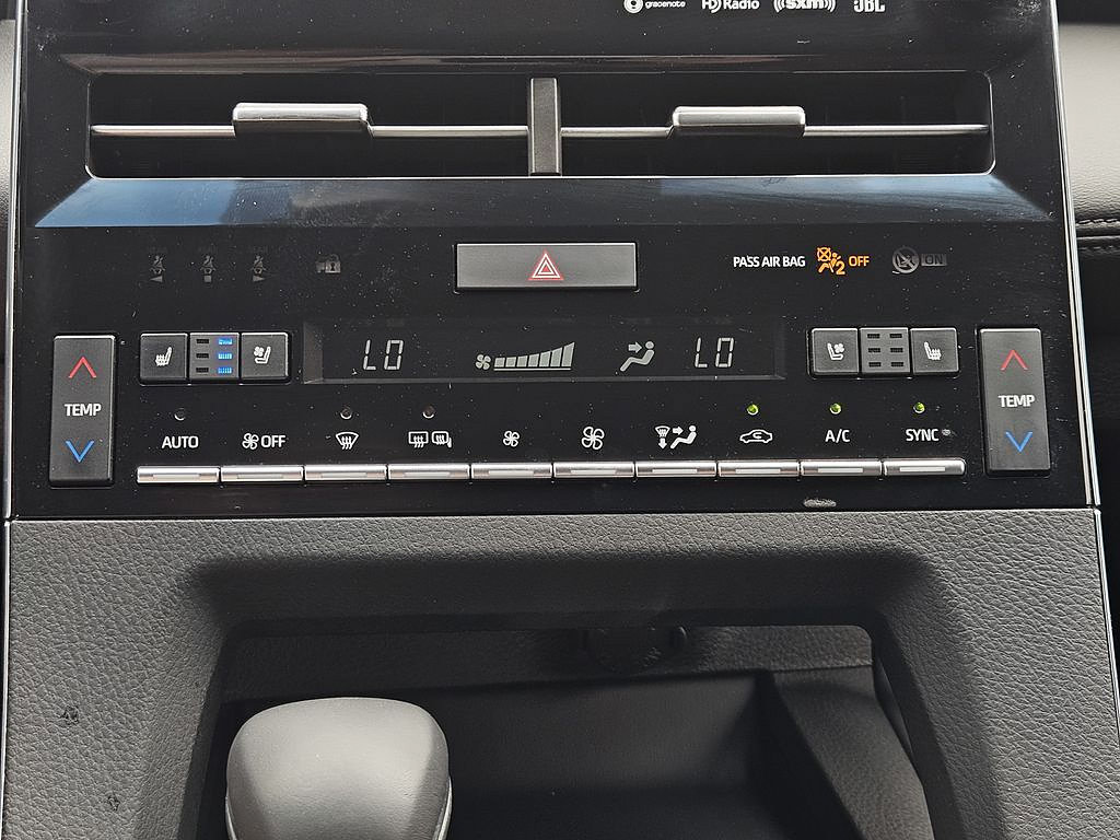 Used 2022 Toyota Avalon Limited FWD image 16