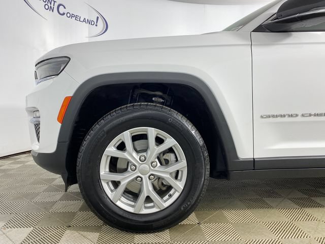 Used 2023 Jeep Grand Cherokee Limited AWD/4WD image 29