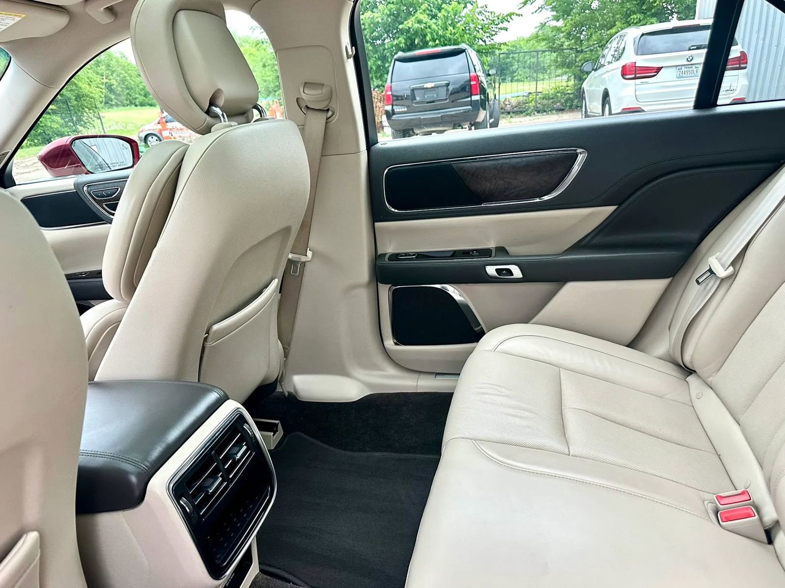 Used 2017 Lincoln Continental Select FWD image 41