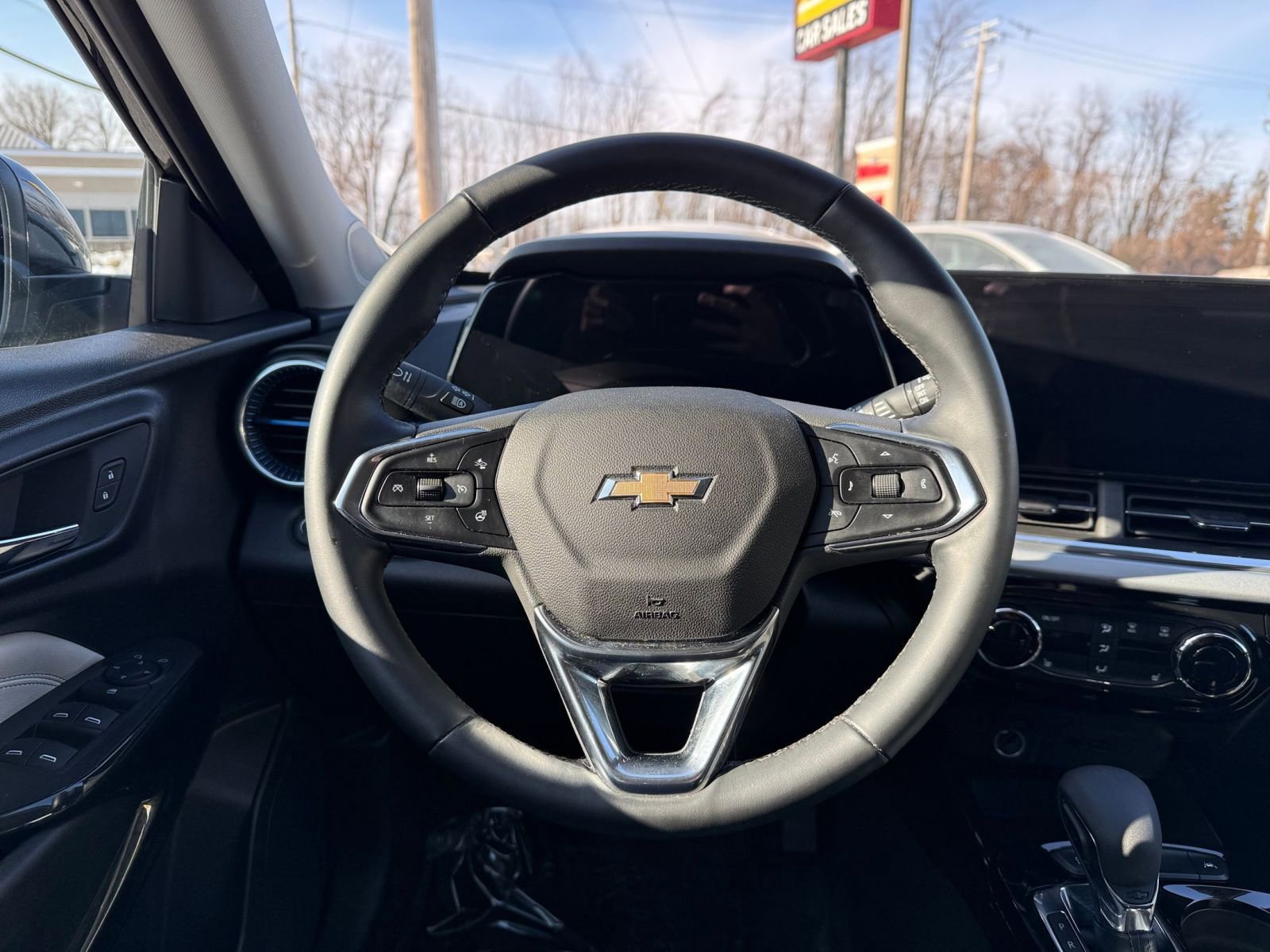 Used 2025 Chevrolet Trax LT w/ LT Convenience Package image 28