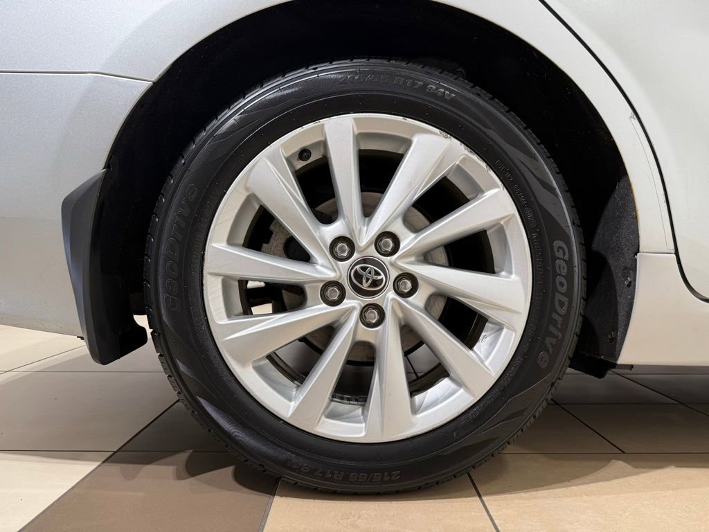 Used 2022 Toyota Camry LE image 9