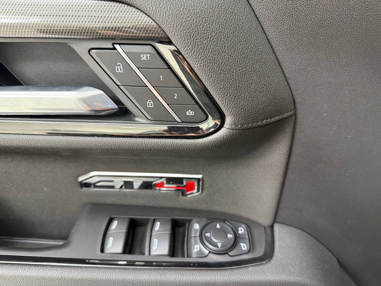 Used 2025 GMC Sierra 1500 AT4 image 13