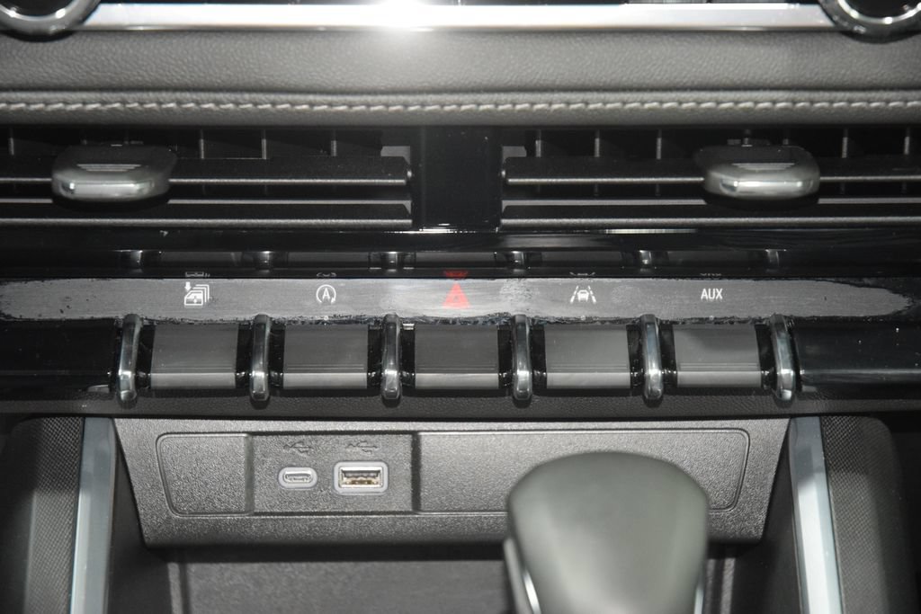 Used 2024 Chevrolet Colorado LT w/ LT Convenience Package III AWD/4WD image 35