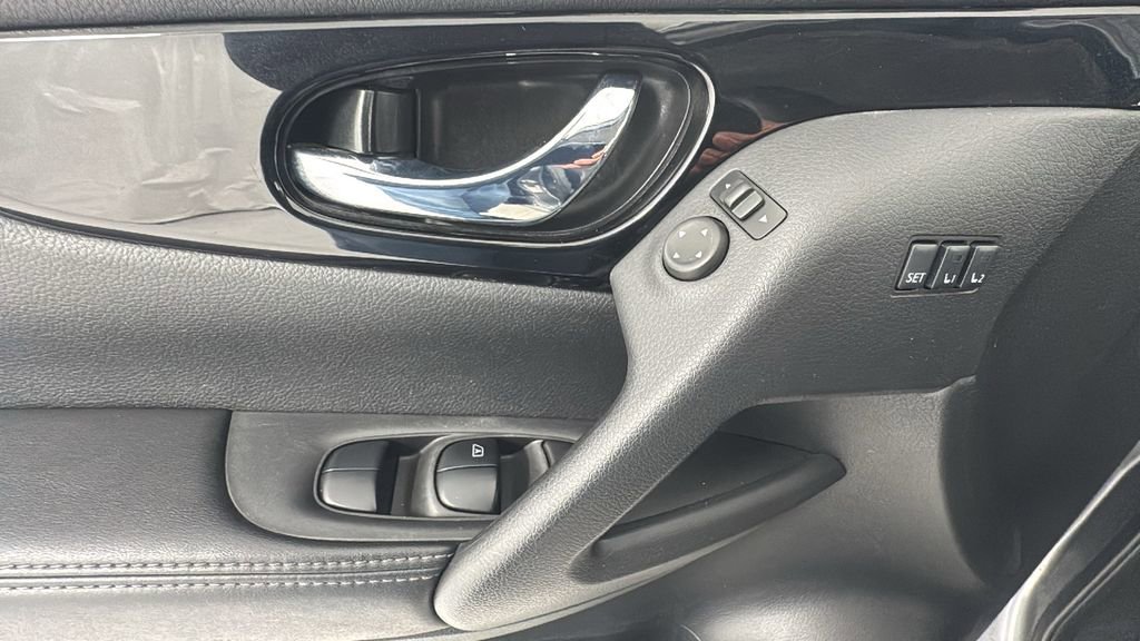 Used 2021 Nissan Rogue Sport SV w/ Technology Package image 11