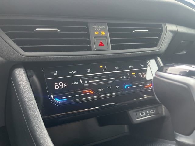 Certified 2025 Volkswagen Jetta Sport image 24