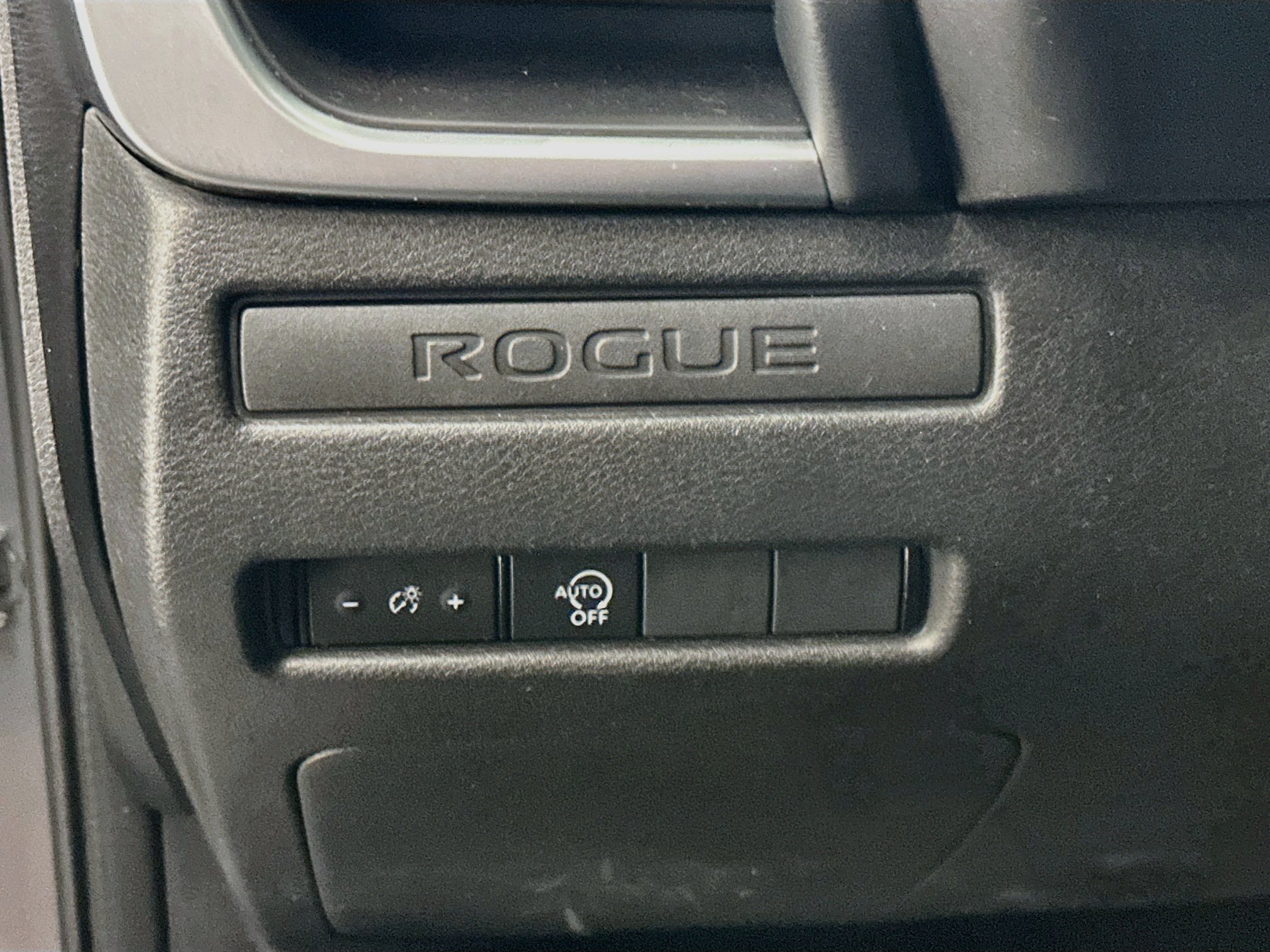 Used 2023 Nissan Rogue S AWD/4WD image 17