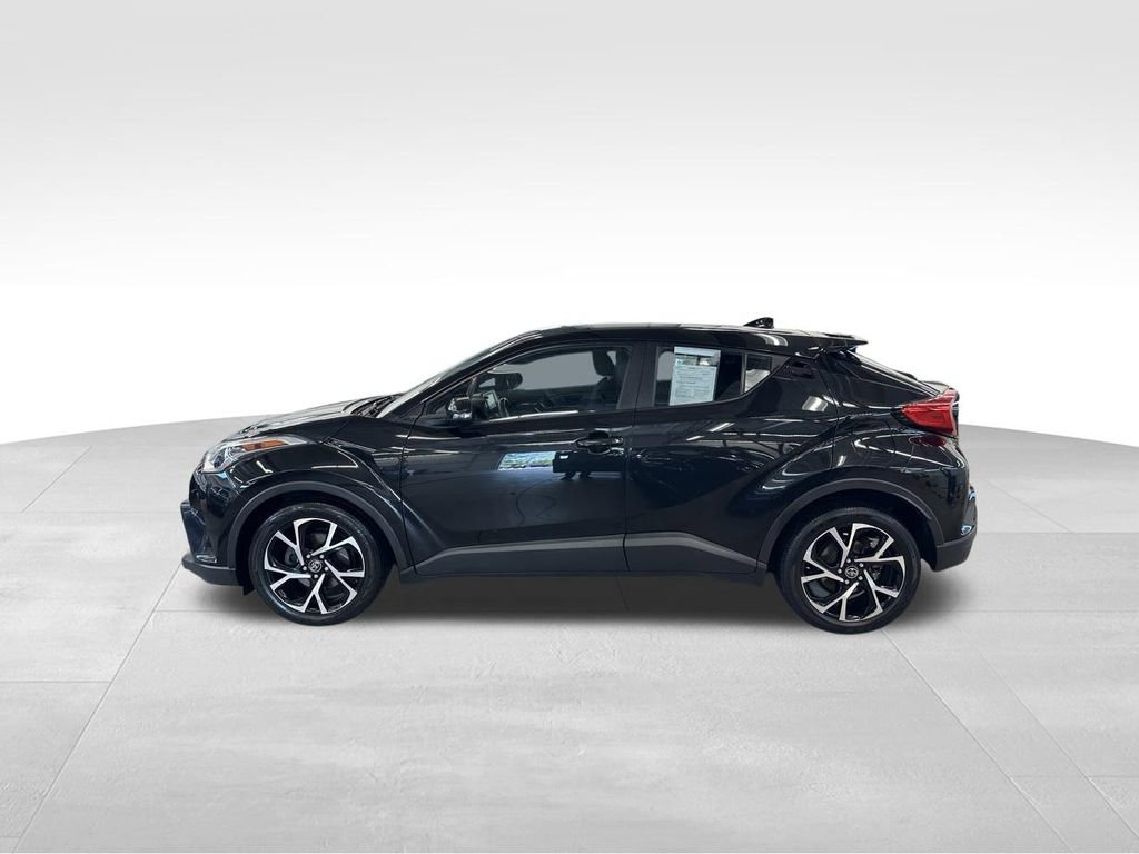 Used 2018 Toyota C-HR XLE FWD image 3