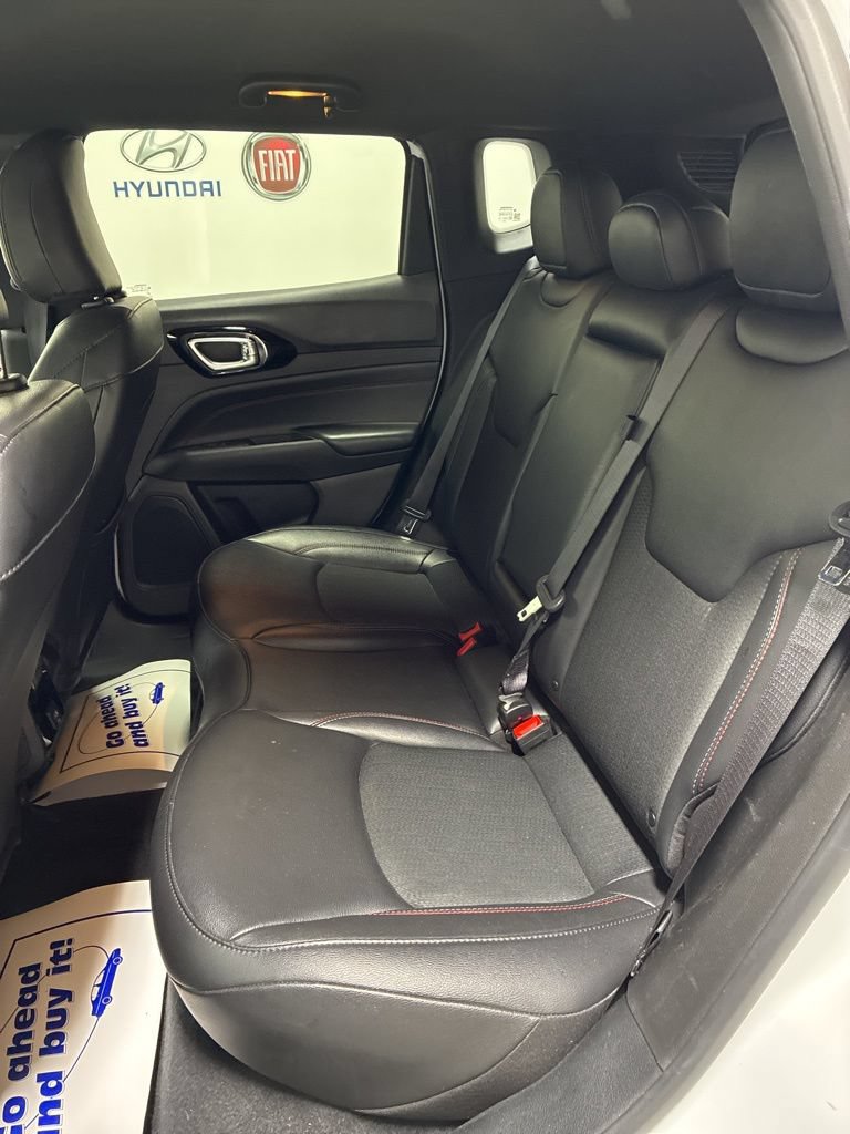 Used 2025 Jeep Compass Trailhawk AWD/4WD image 21