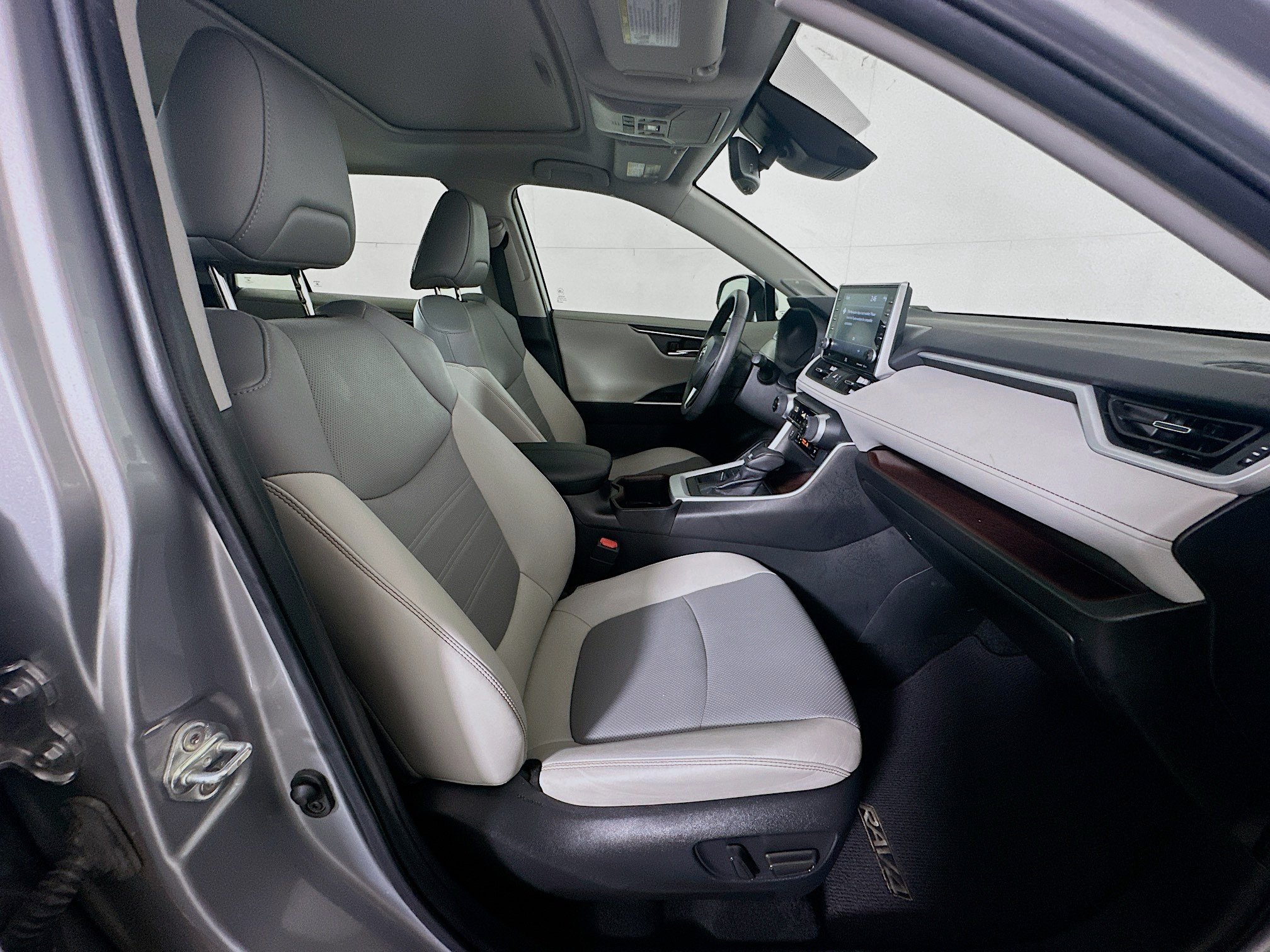 Used 2022 Toyota RAV4 Limited FWD image 33