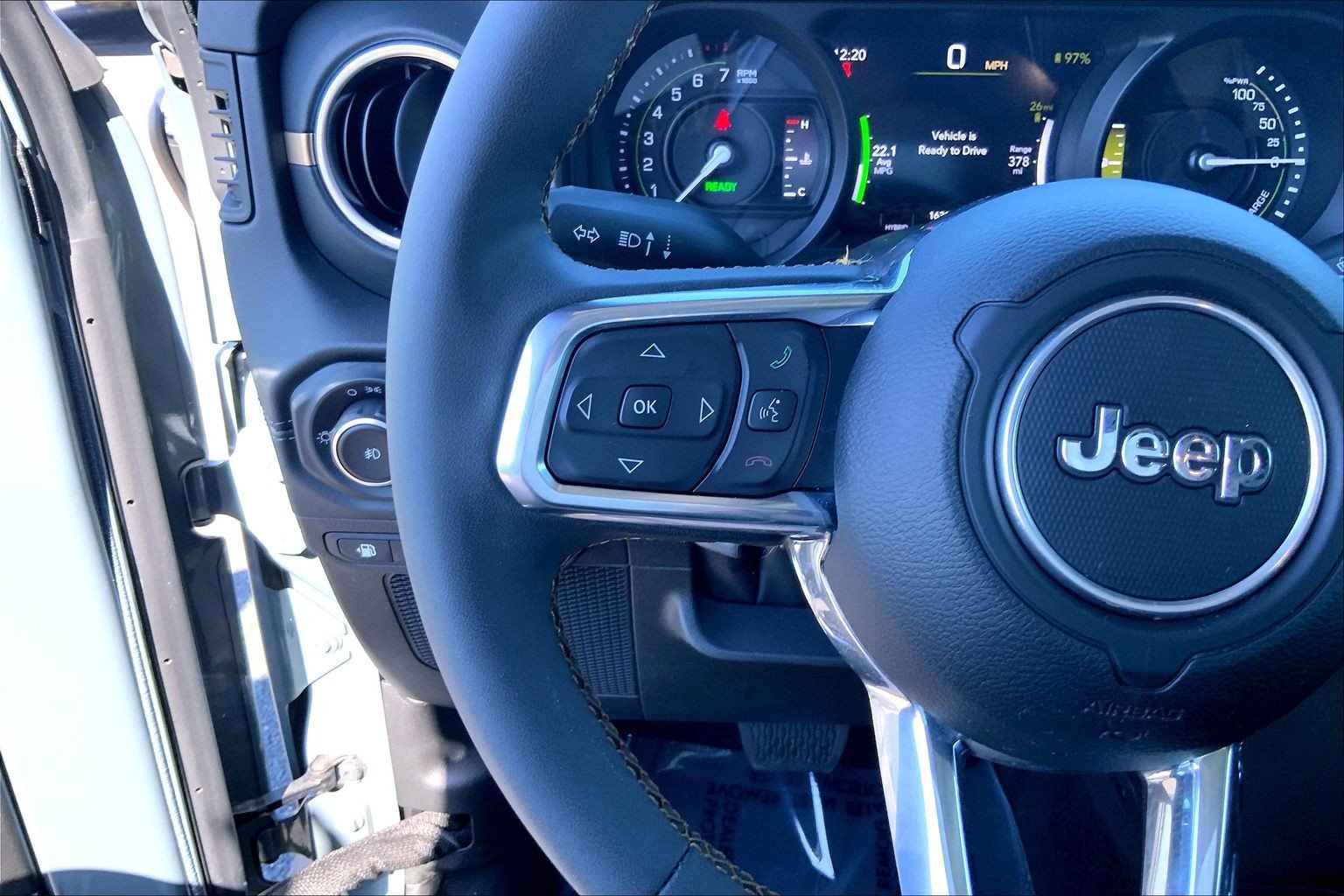 Used 2024 Jeep Wrangler Unlimited Sahara w/ Technology Group AWD/4WD image 23