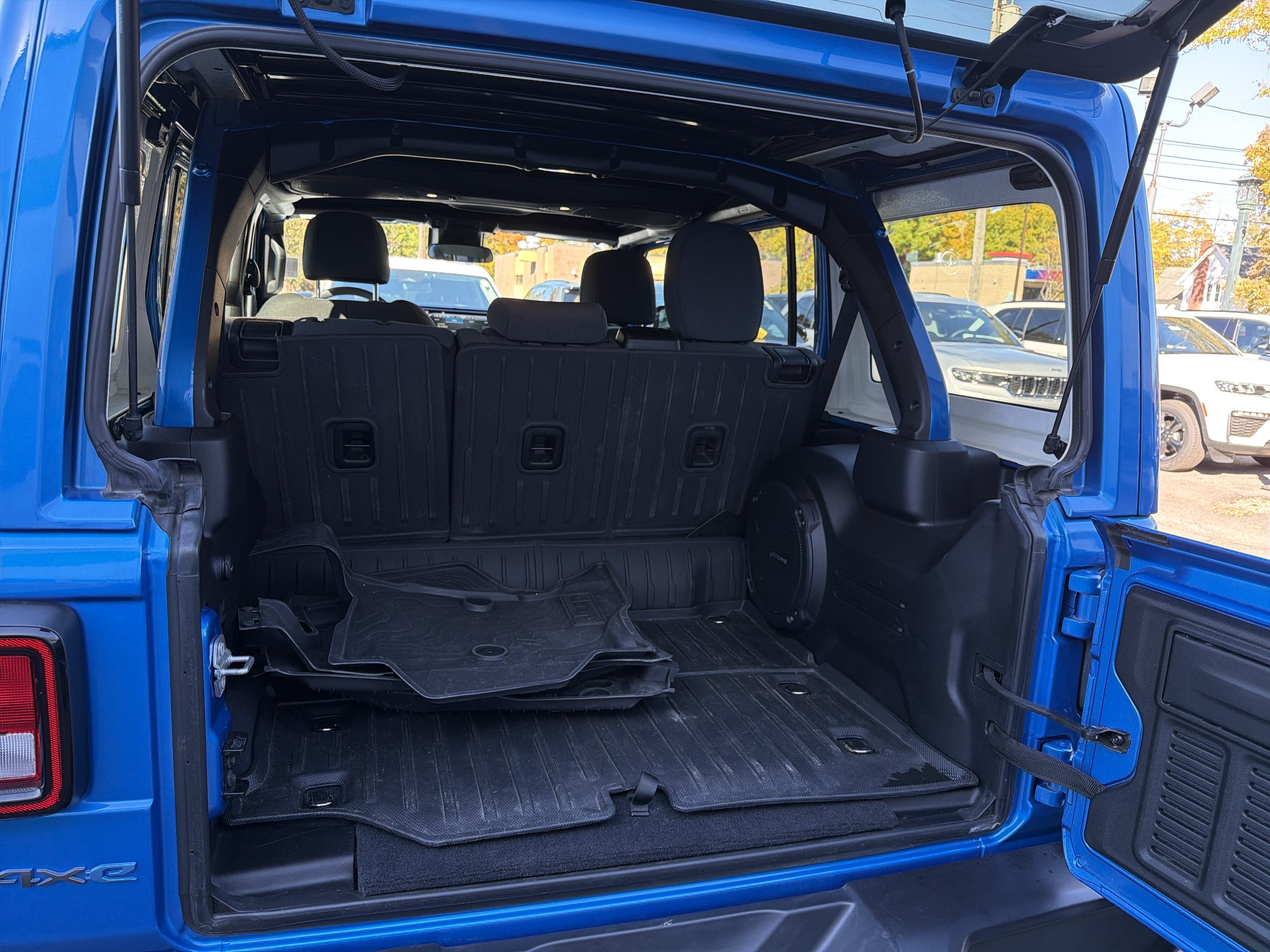 Used 2024 Jeep Wrangler Unlimited AWD/4WD image 26