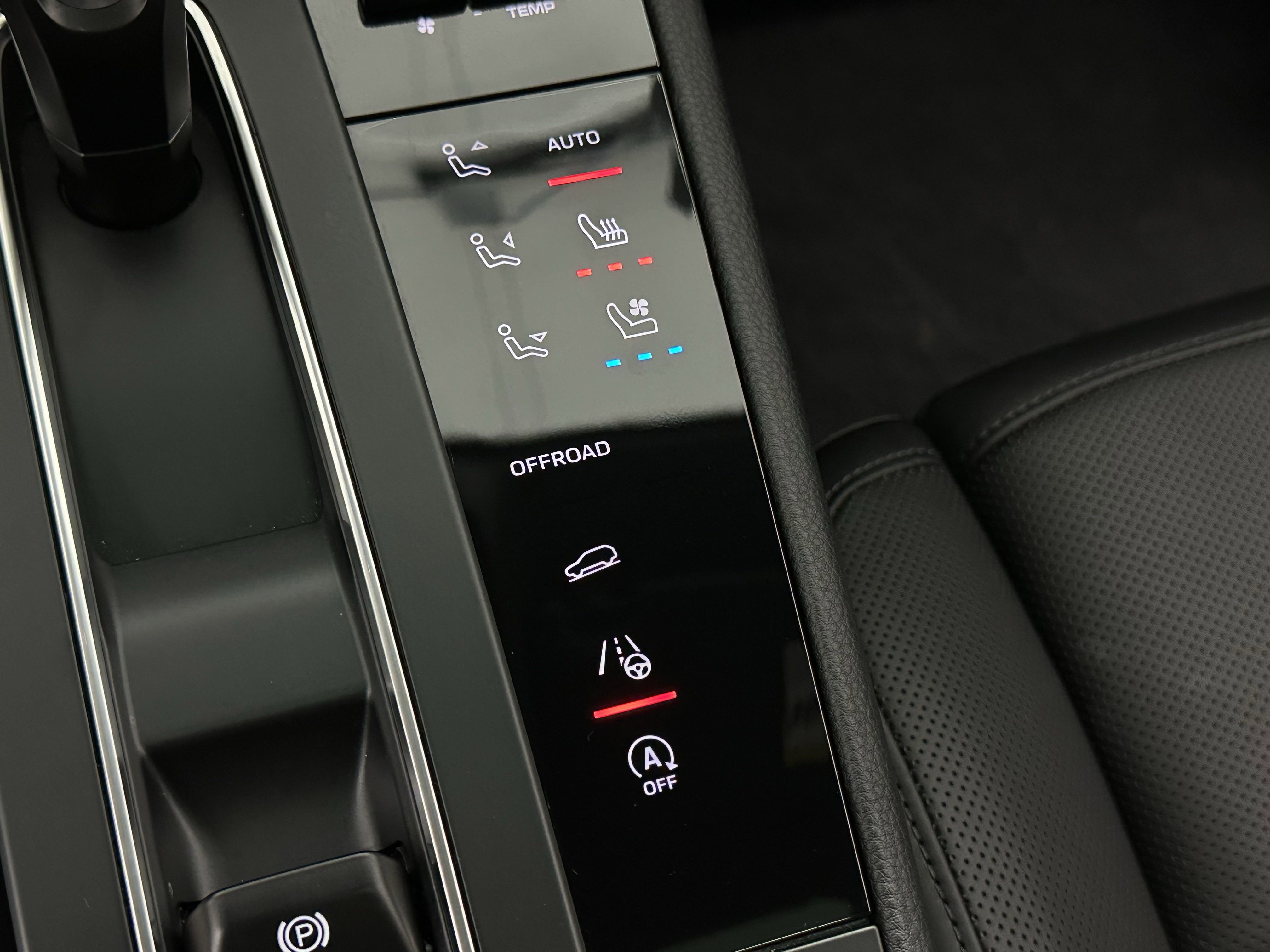 Certified 2025 Porsche Macan image 37