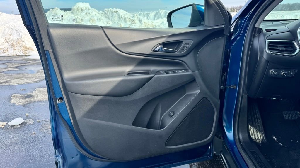 Used 2020 Chevrolet Equinox LT w/ Driver Convenience Package image 9