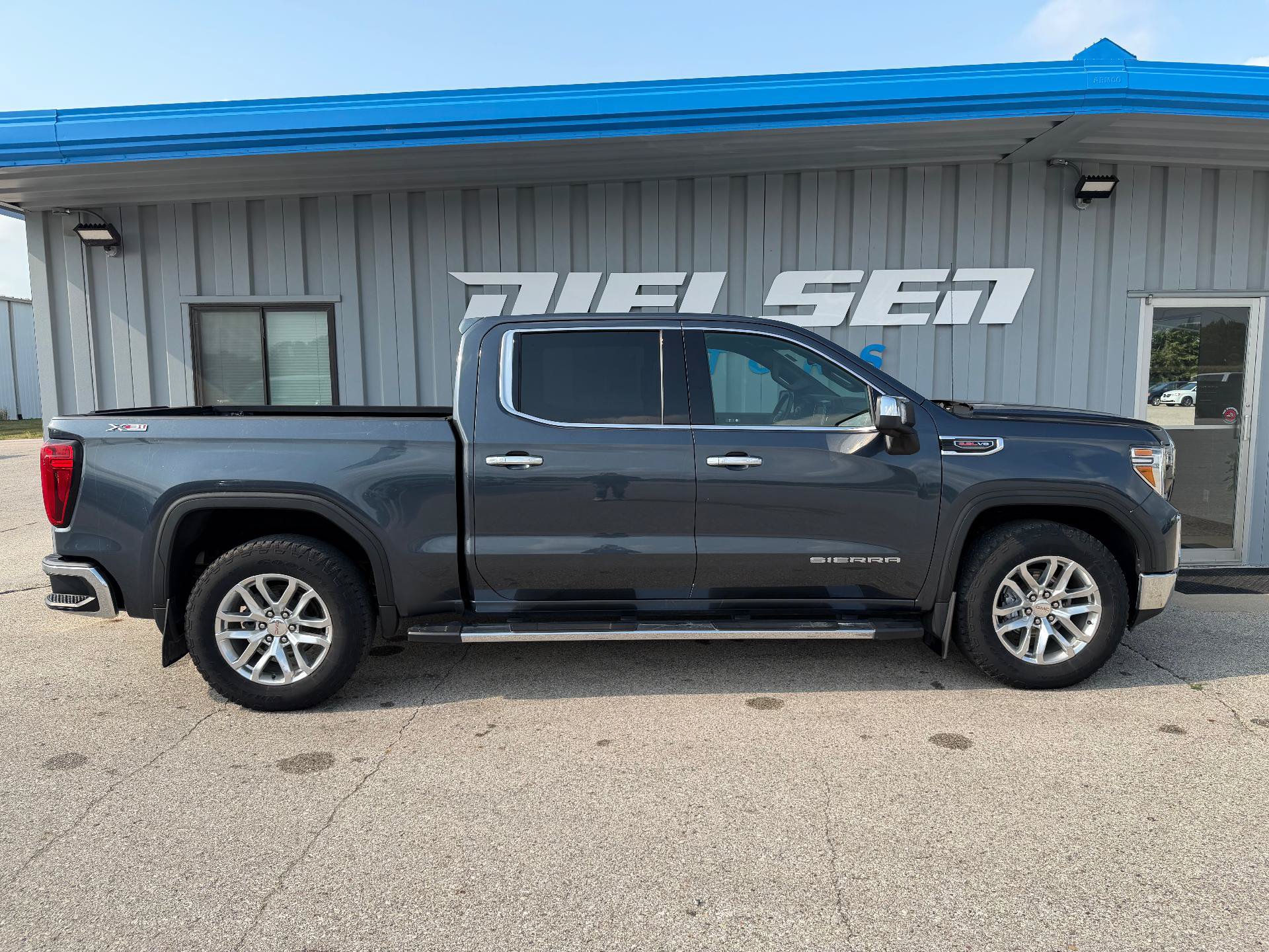 Used 2021 GMC Sierra 1500 SLT w/ SLT Premium Plus Package AWD/4WD image 5