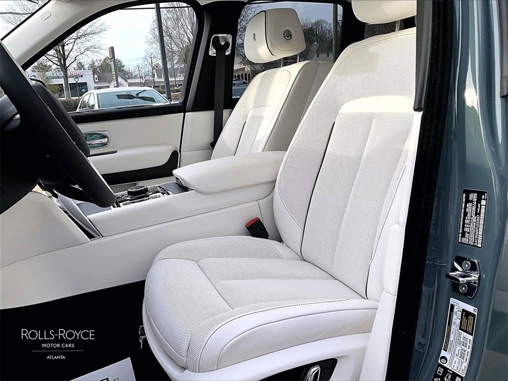 New 2026 Rolls-Royce Cullinan image 9