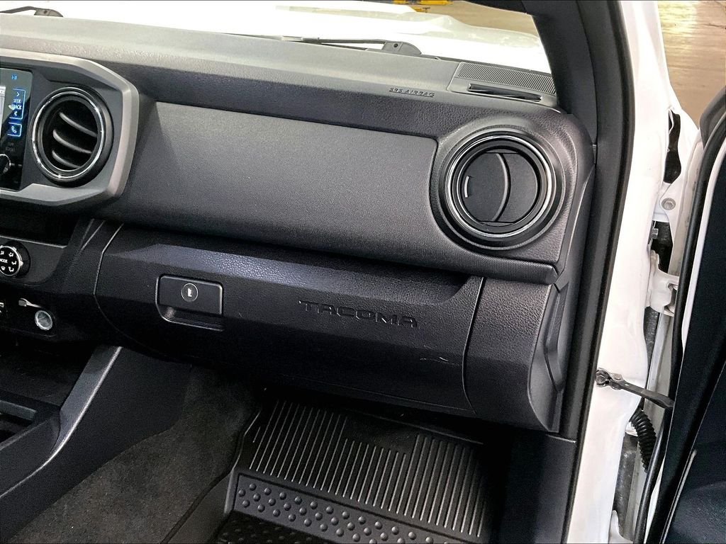 Used 2017 Toyota Tacoma TRD Sport w/ Tow Package (A/T) AWD/4WD image 13