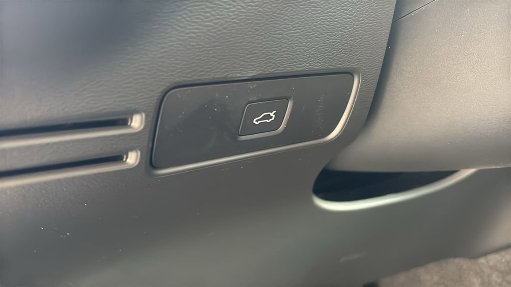 New 2026 Volvo XC40 B5 Ultra w/ Protection Package Premier image 13