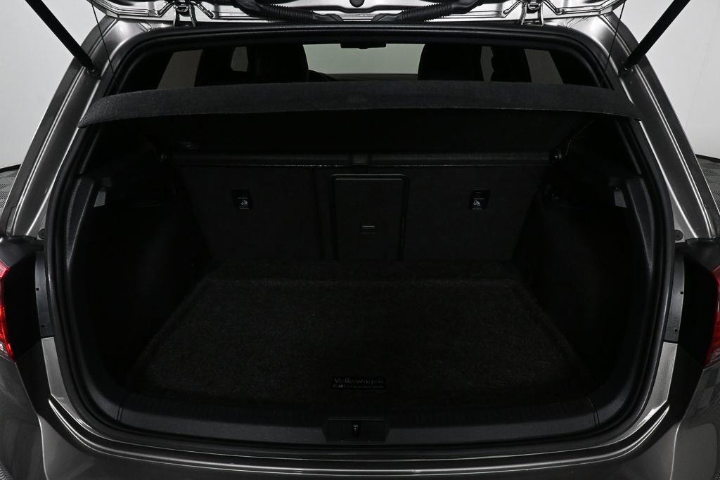 Used 2016 Volkswagen Golf R 4-Door w/ Driver Assistance Package image 28