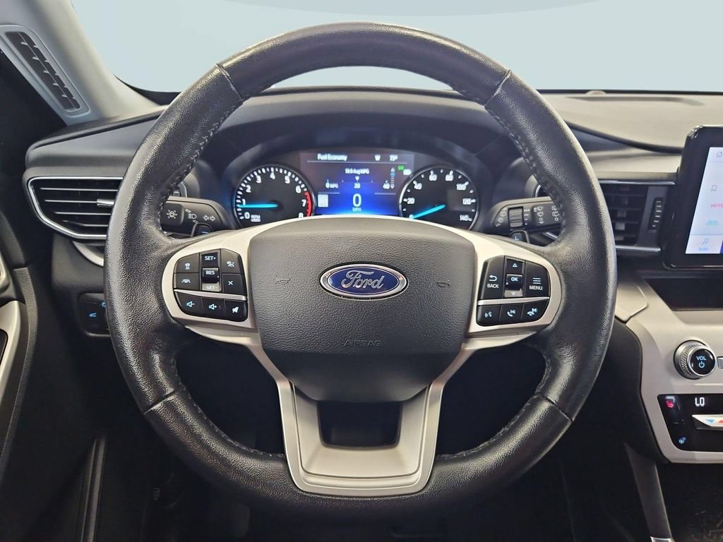 Used 2021 Ford Explorer XLT w/ Equipment Group 202A AWD/4WD image 14