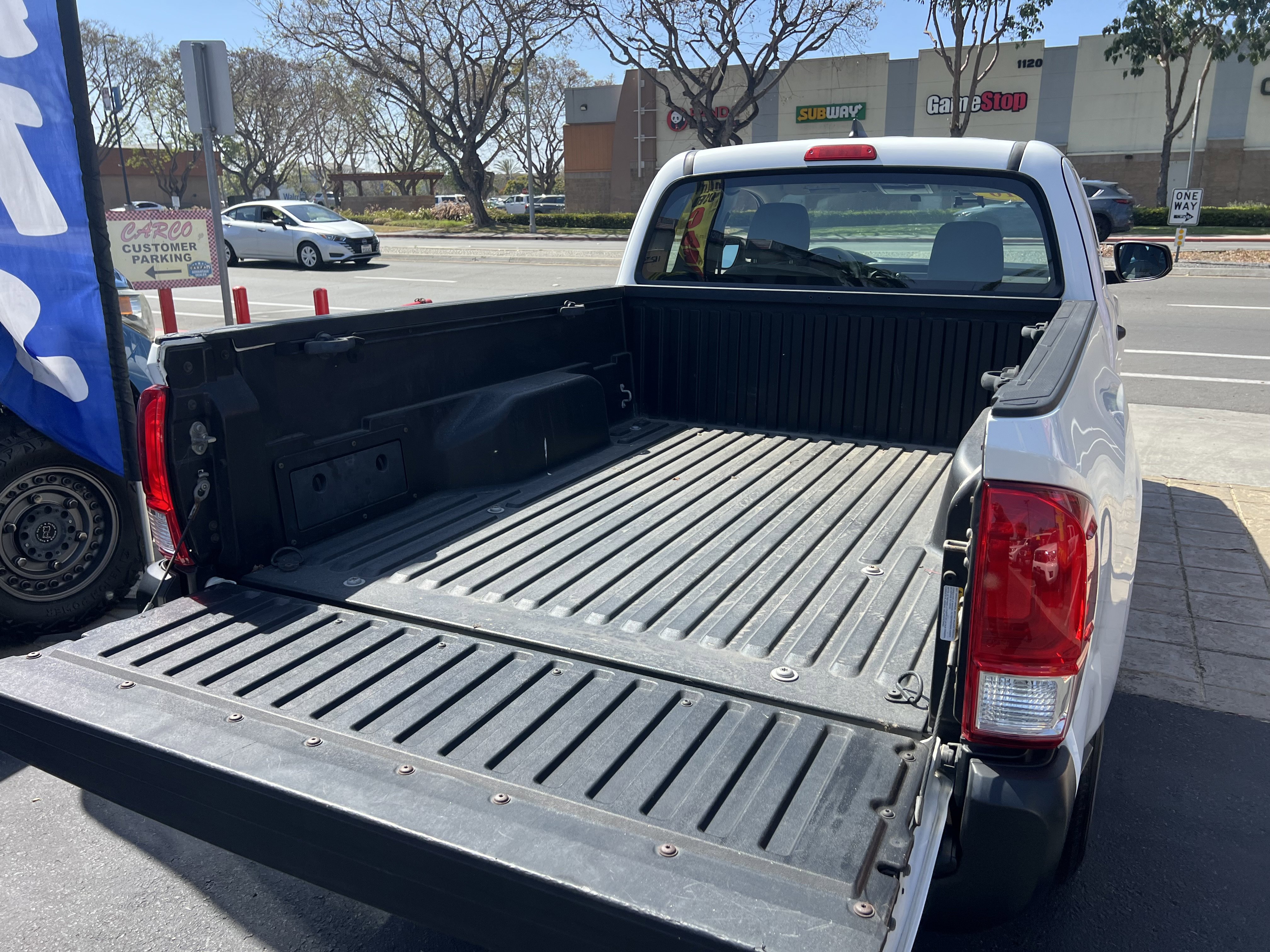 Used 2016 Toyota Tacoma SR RWD image 8