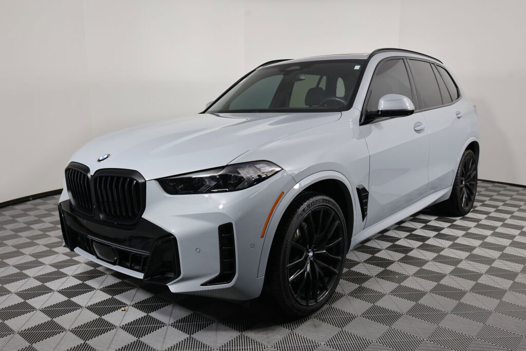 Used 2024 BMW X5 xDrive40i w/ M Sport Package image 5
