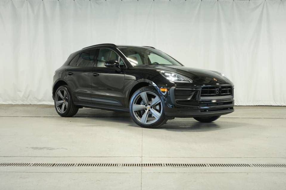 Certified 2026 Porsche Macan AWD/4WD image 9