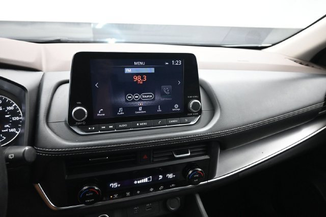 Used 2023 Nissan Rogue SV FWD image 5
