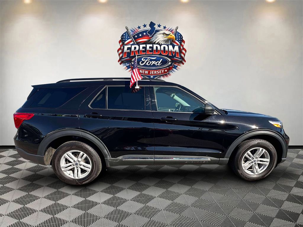 Used 2024 Ford Explorer XLT w/ Equipment Group 202A AWD/4WD image 3