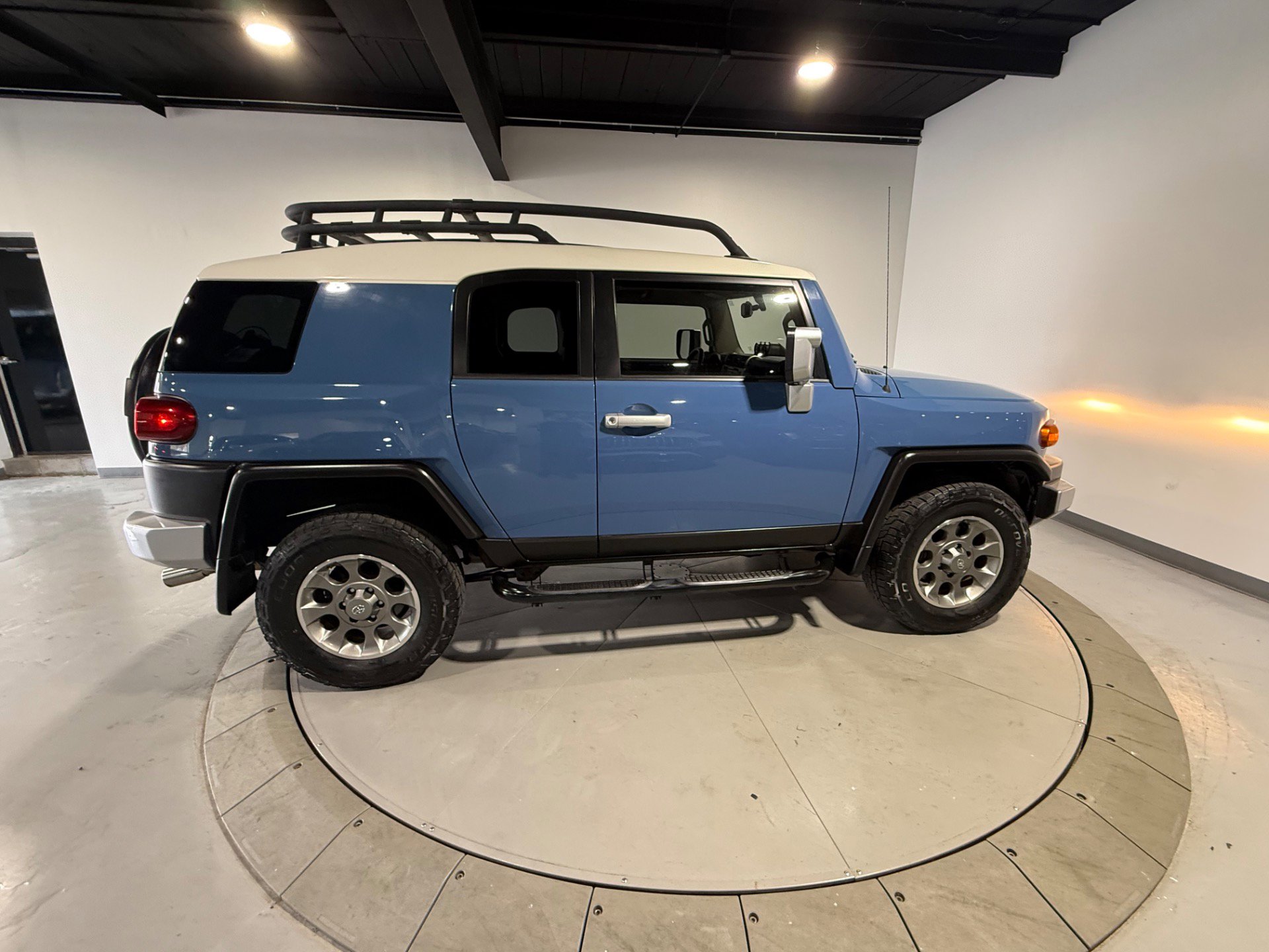 Used 2013 Toyota FJ Cruiser 4WD w/ Convenience Pkg image 10