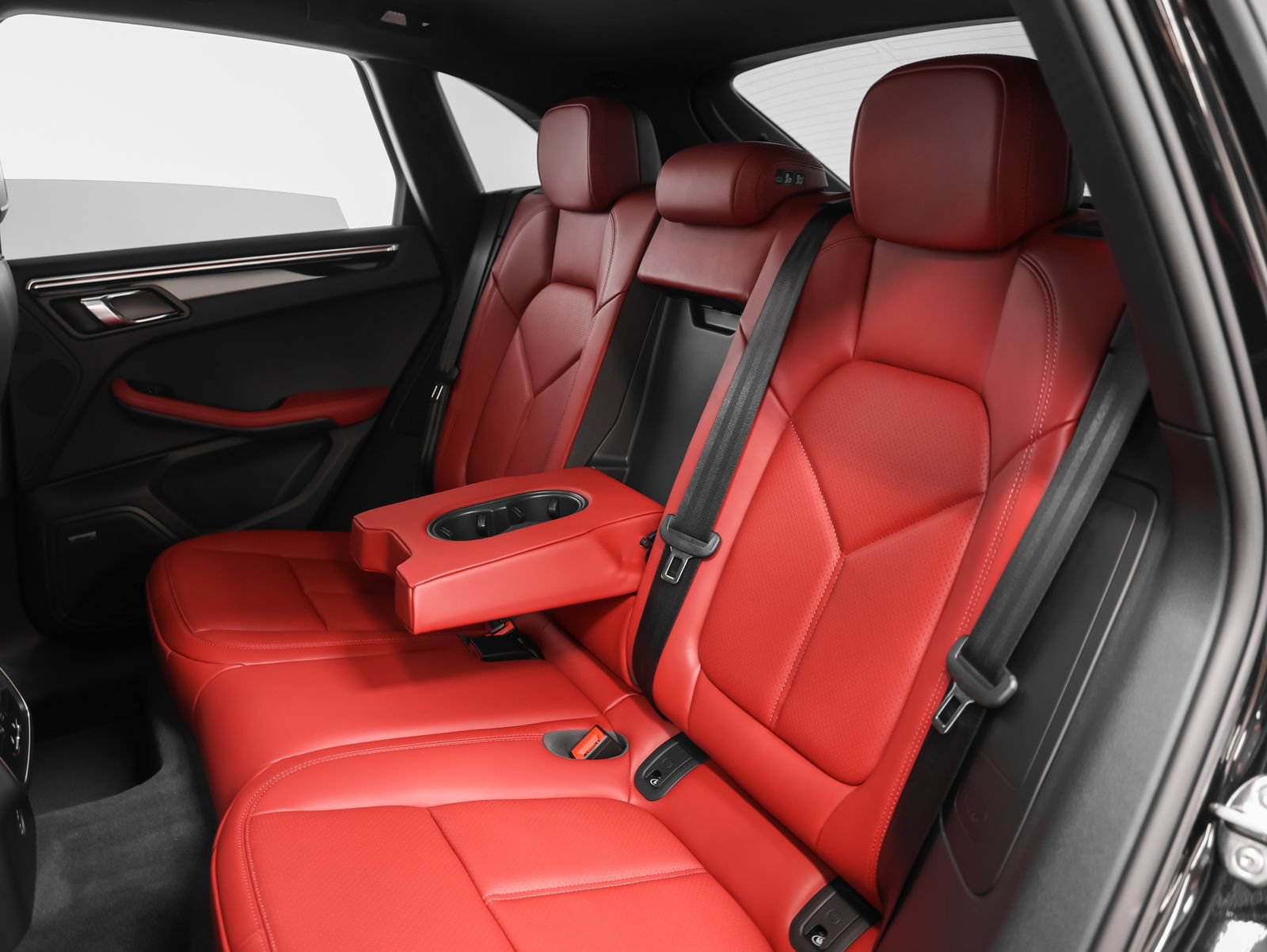 New 2026 Porsche Macan AWD/4WD image 40