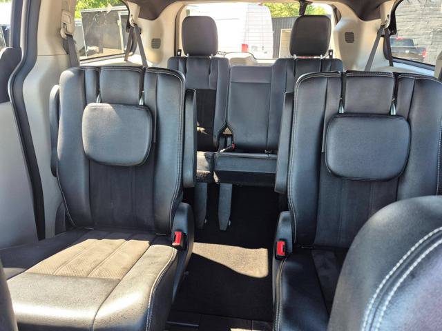 Used 2019 Dodge Grand Caravan SXT FWD image 14