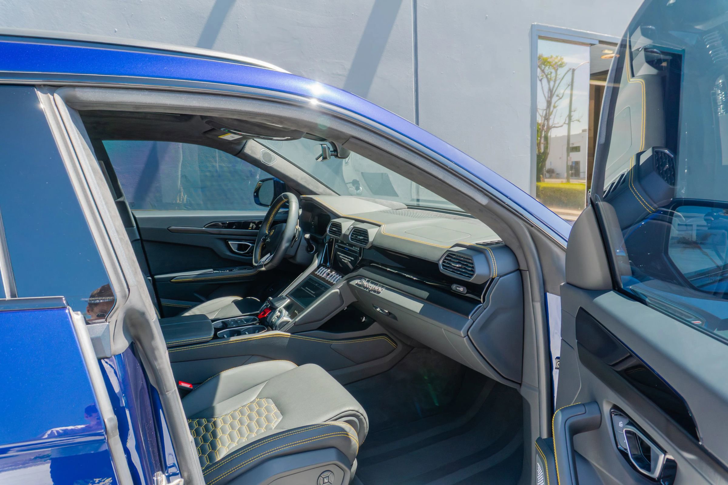 Used 2021 Lamborghini Urus AWD/4WD image 54