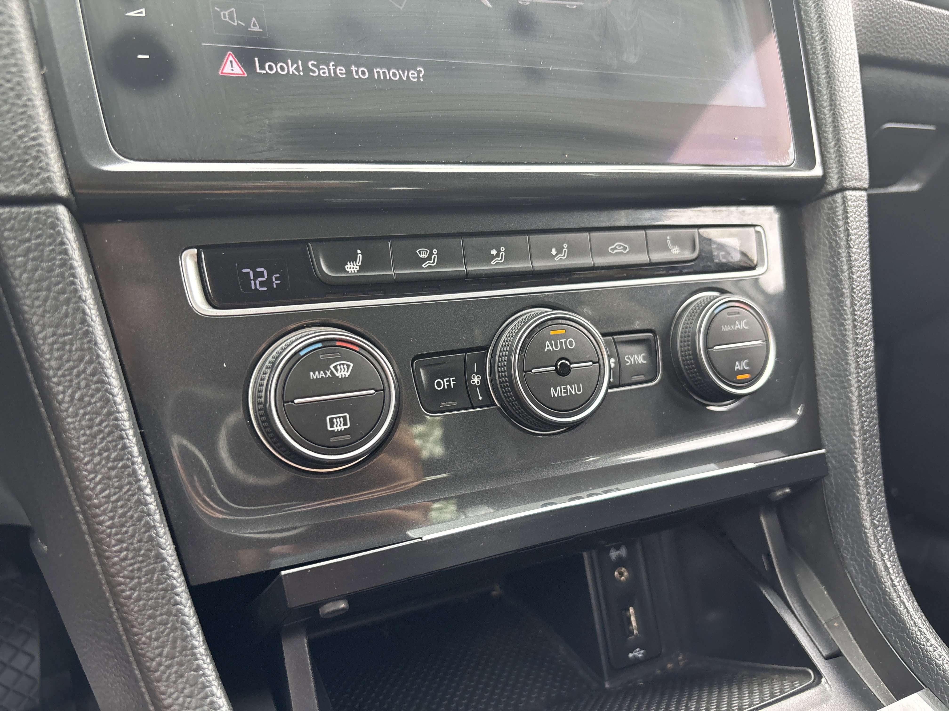 Used 2018 Volkswagen e-Golf SEL Premium image 22
