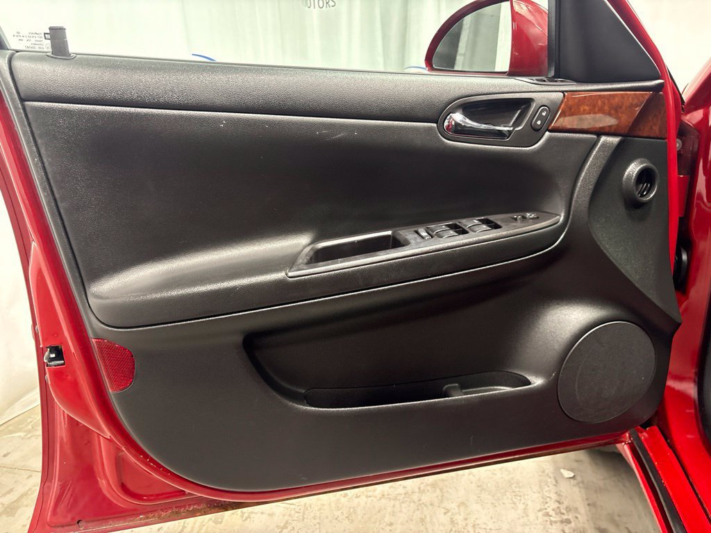 Used 2008 Chevrolet Impala LT w/ Luxury Edition Package FWD image 16