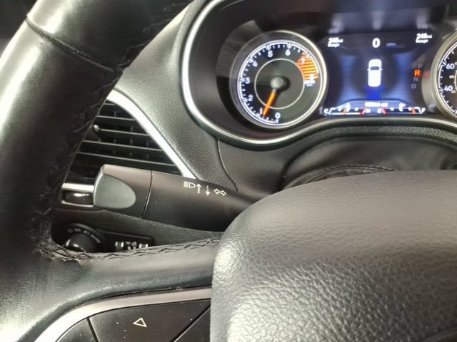 Used 2019 Jeep Cherokee Limited AWD/4WD image 28
