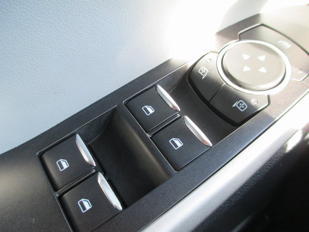 Used 2021 Ford Explorer XLT w/ Equipment Group 202A image 25