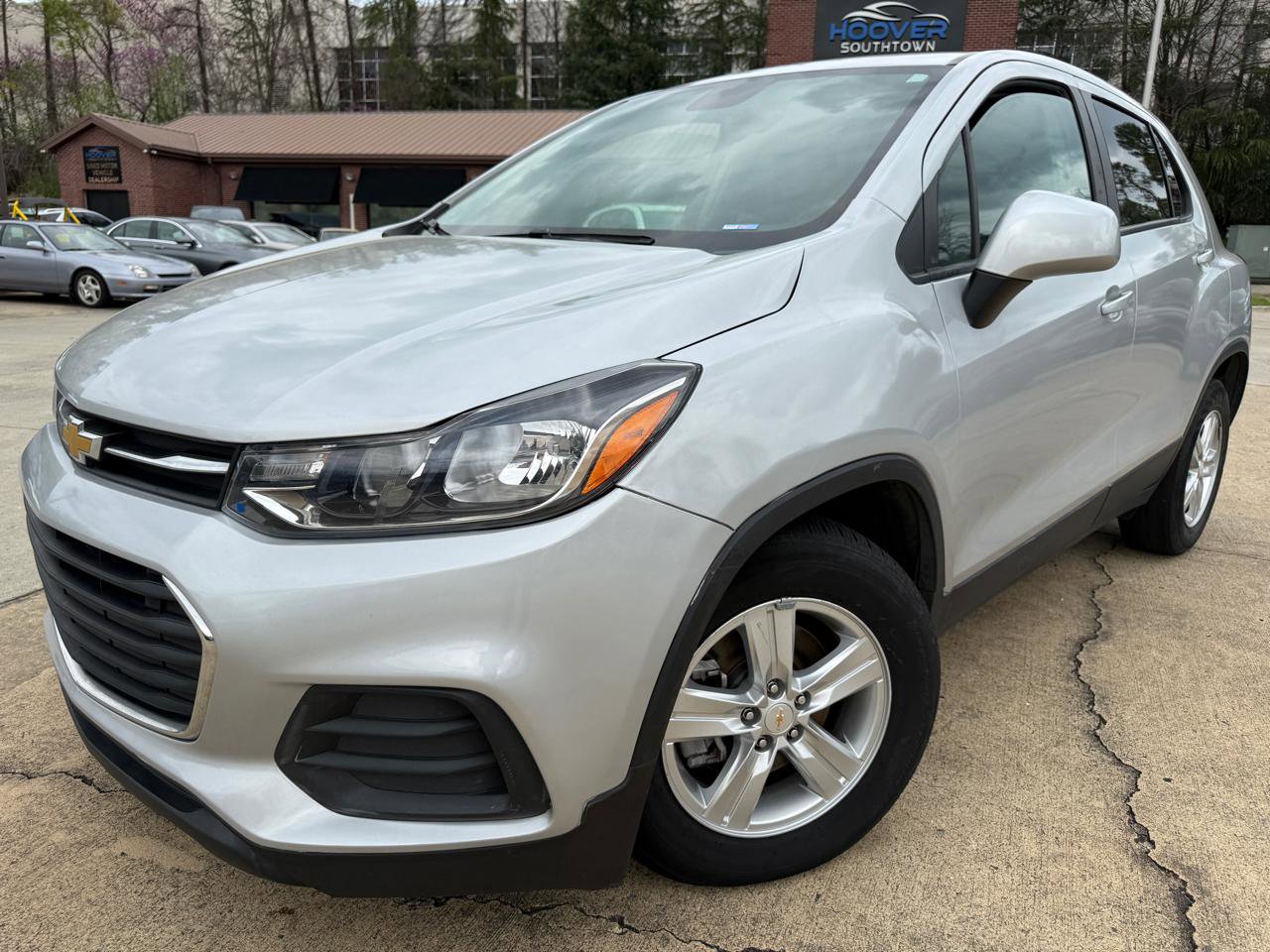 Used 2022 Chevrolet Trax LS w/ Tint and Cruise Package FWD image 1