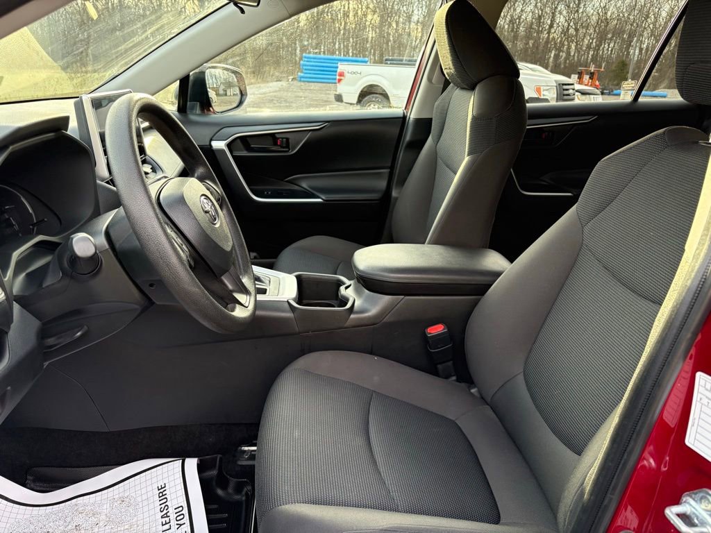 Used 2024 Toyota RAV4 LE image 9