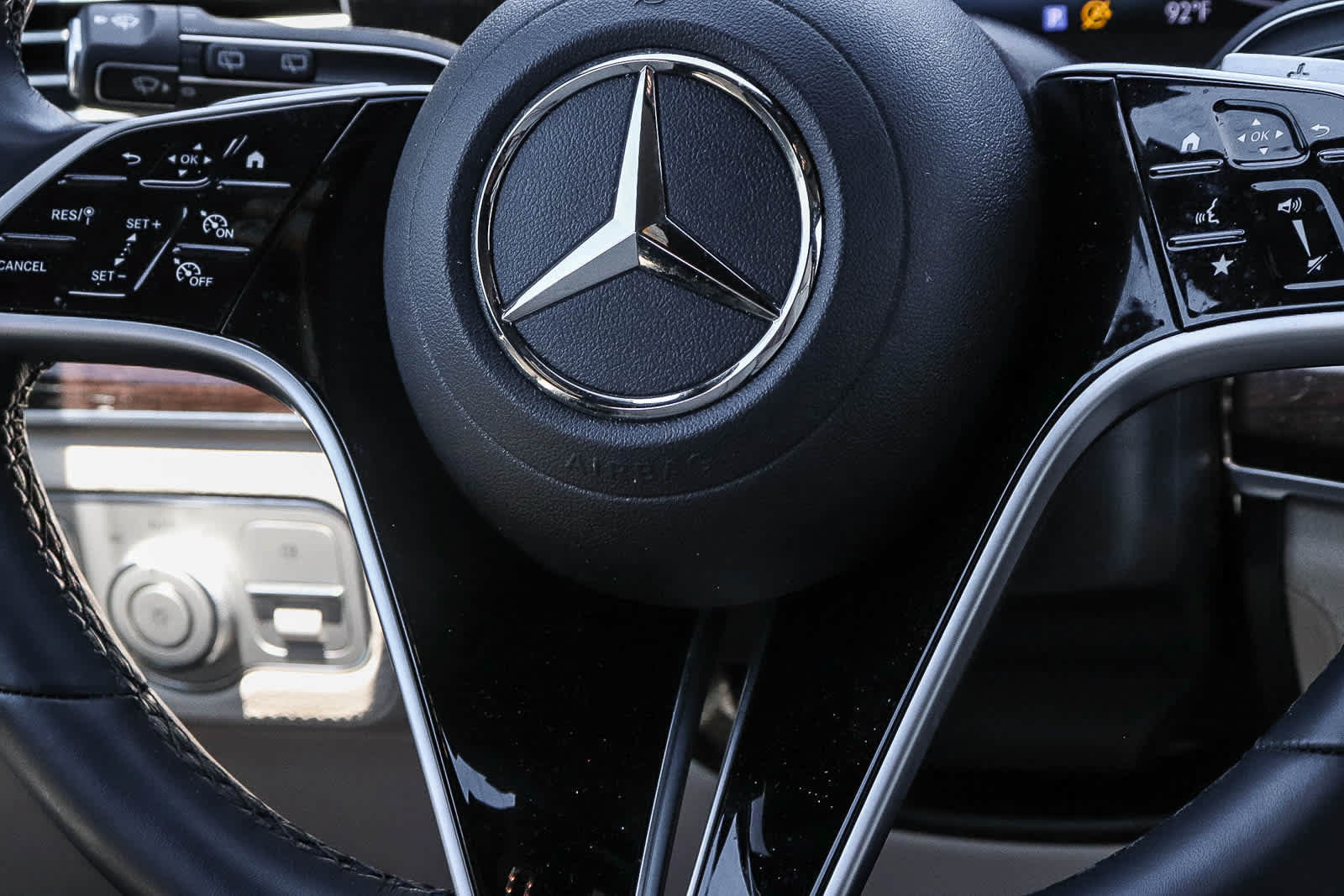 Used 2024 Mercedes-Benz GLE 350 4MATIC image 25