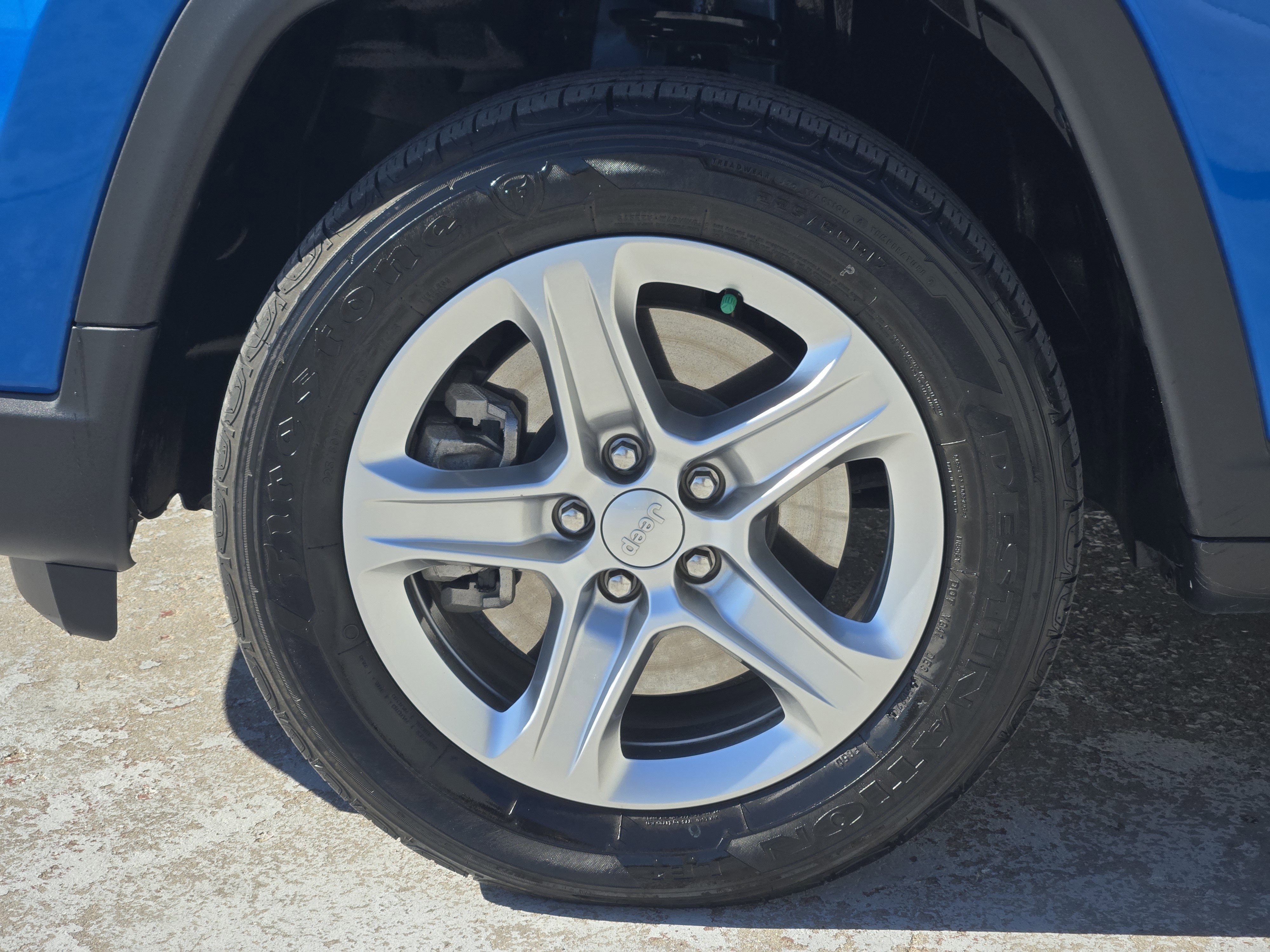 Used 2023 Jeep Compass Sport image 15