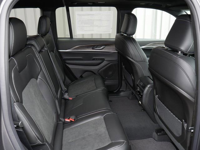 New 2026 Jeep Grand Cherokee Altitude AWD/4WD image 22