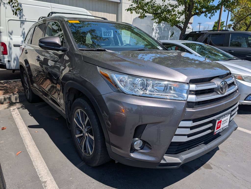 Used 2019 Toyota Highlander XLE AWD/4WD image 5