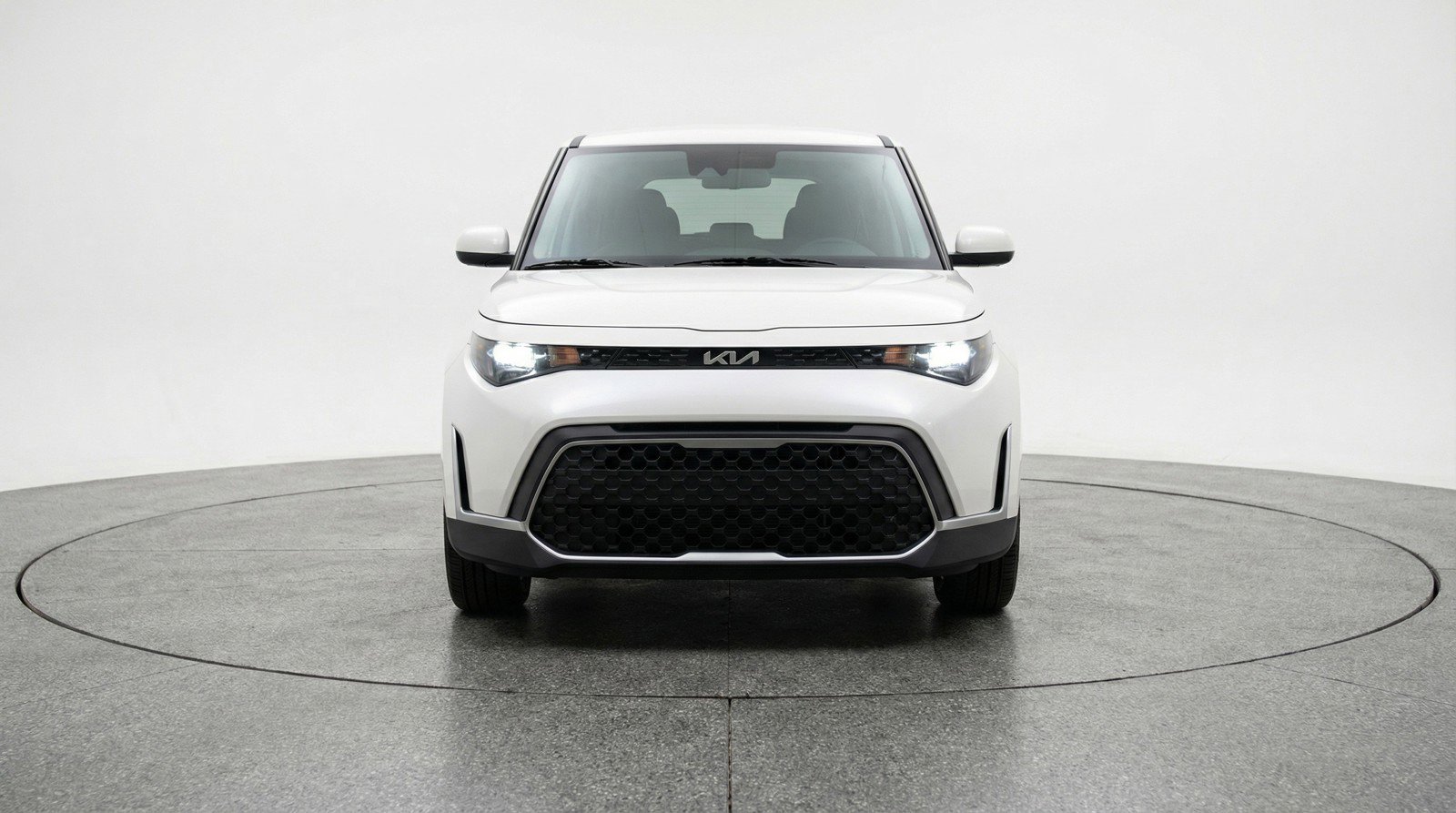 Used 2025 Kia Soul LX w/ LX Technology Package image 2