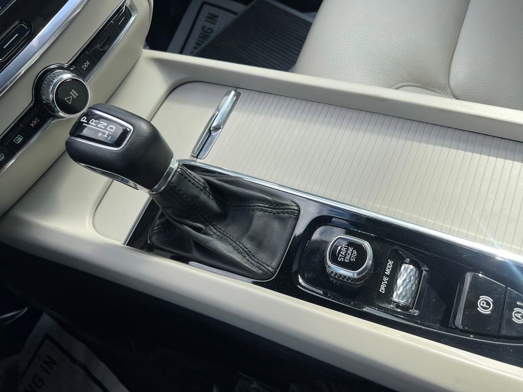 Used 2020 Volvo S60 T6 Momentum image 27