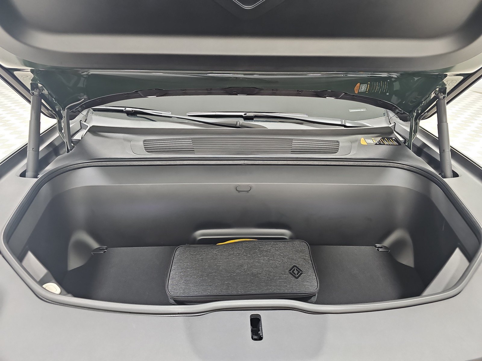 Used 2024 Rivian R1S Adventure AWD/4WD image 14