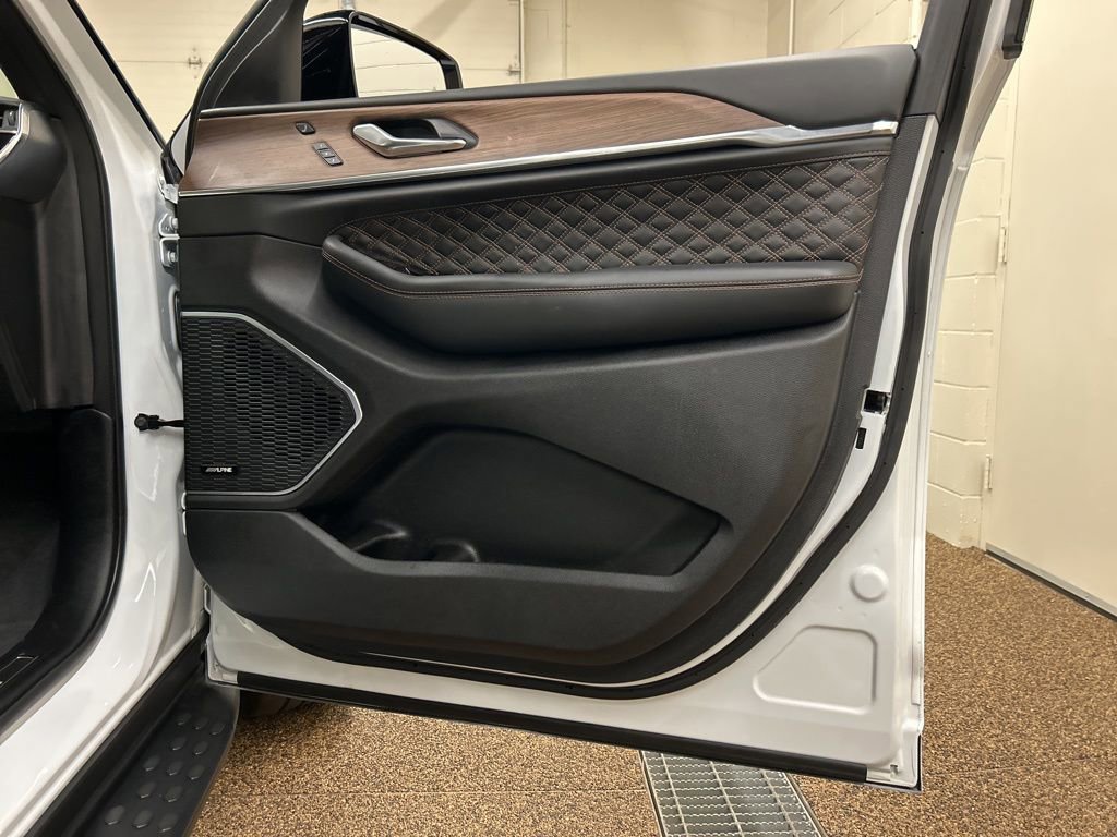 Used 2024 Jeep Grand Cherokee Summit w/ Adv Protech Group IV image 16