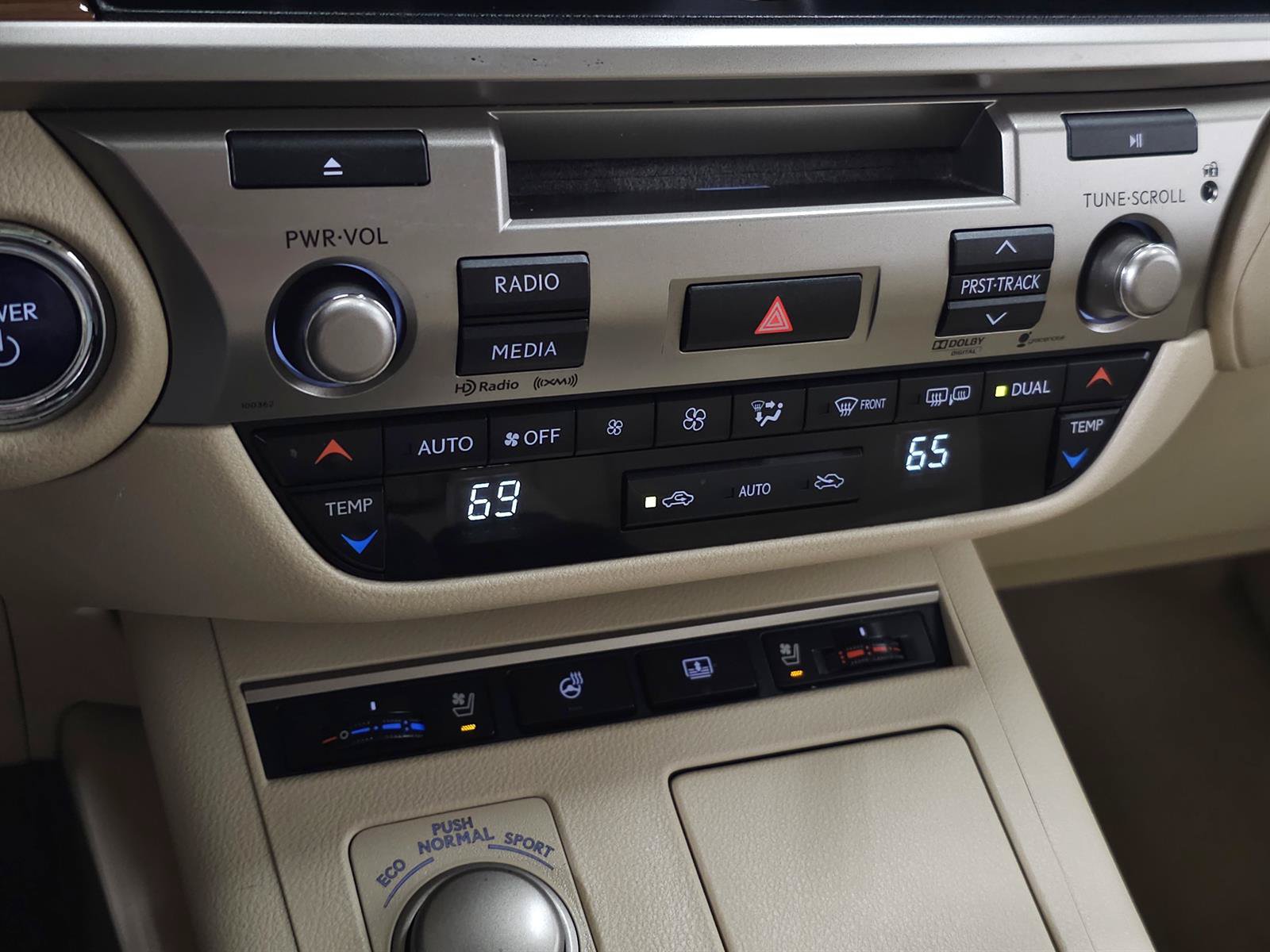 Used 2014 Lexus ES 300h w/ Luxury Package w/Bamboo Trim FWD image 25