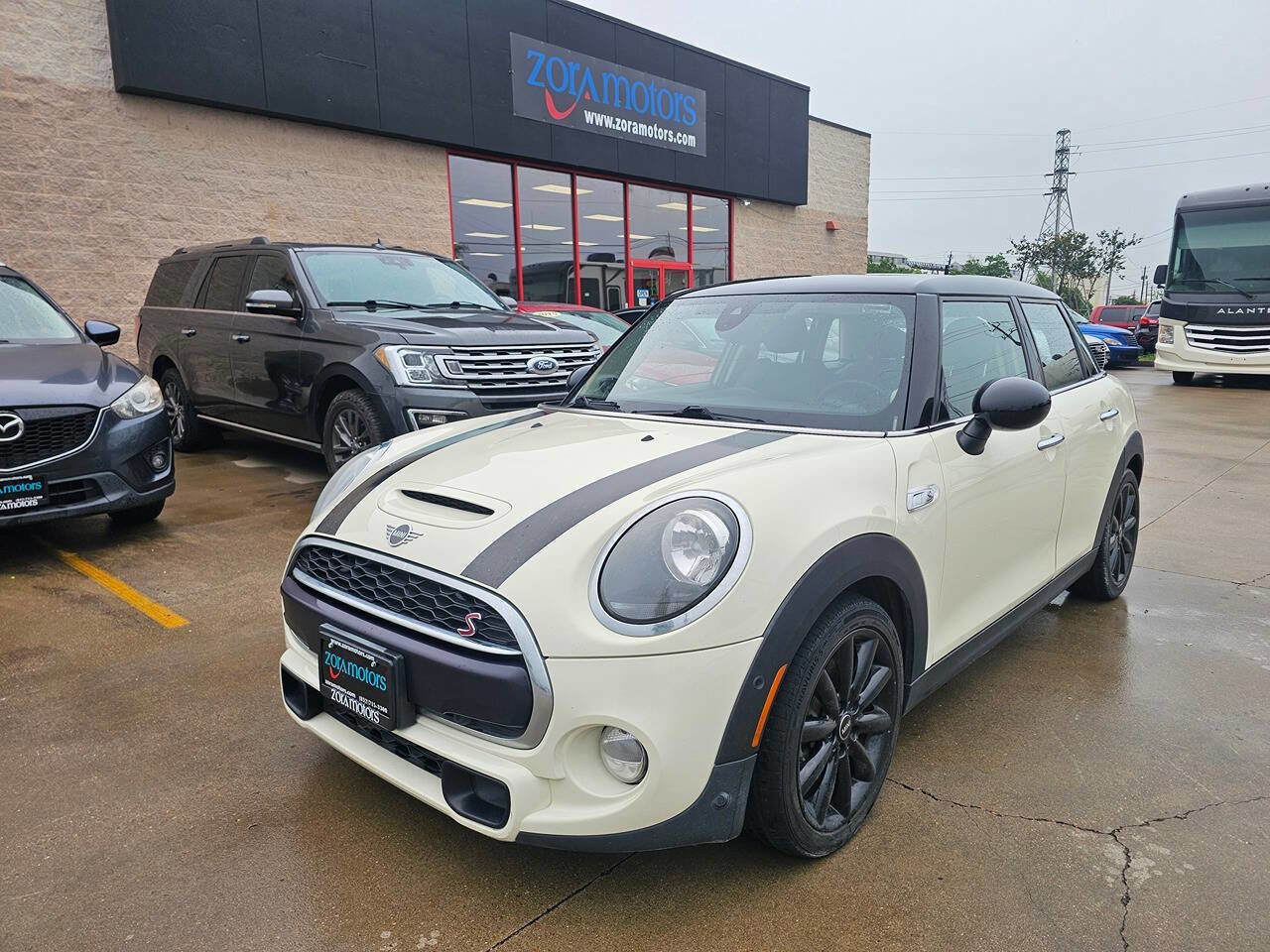 Used 2019 MINI Cooper S w/ Driver Assistance Package FWD image 2